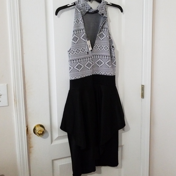 Dress - Picture 2 of 7